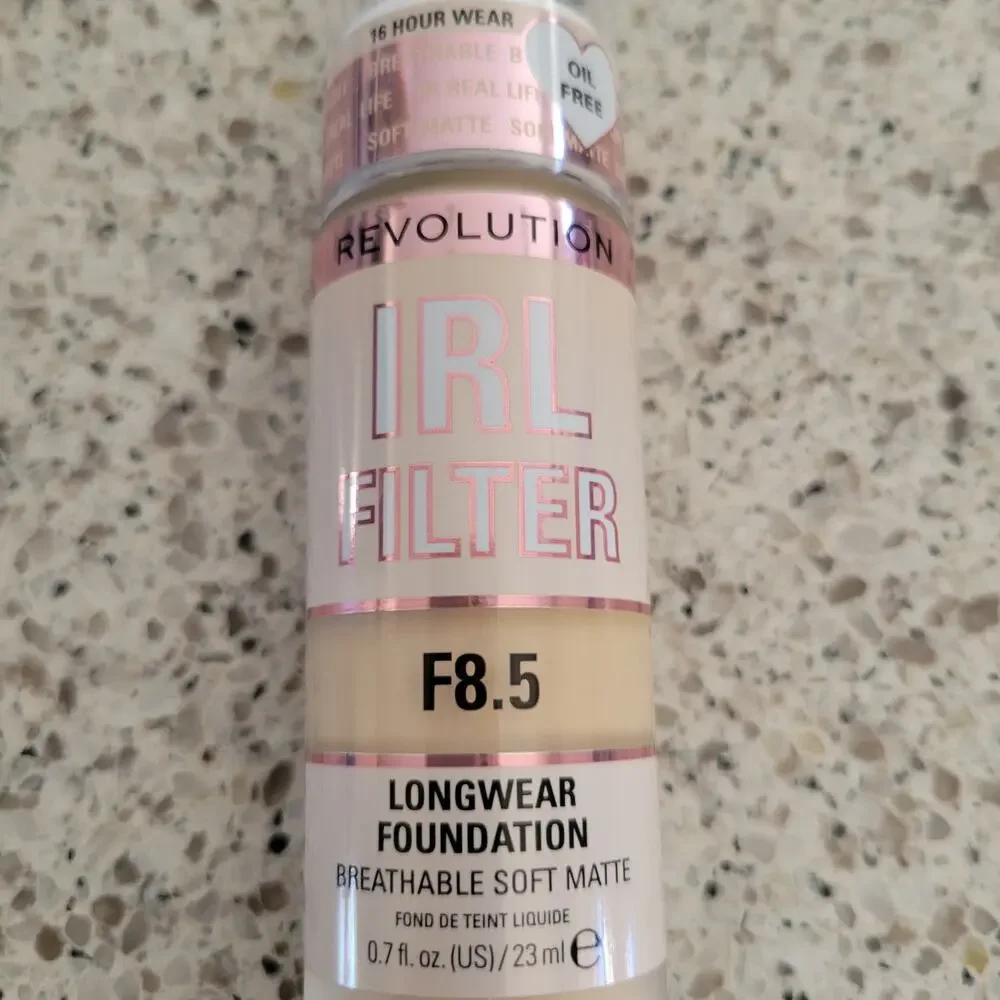 NEW Makeup Revolution F8.5 IRL Filter Longwear Liquid Foundation Soft Matte 16HR